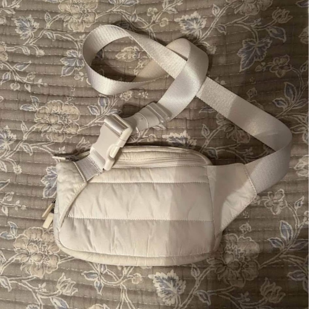 lululemon athletica Off-White Crossbody Bag - Picture 2 of 3